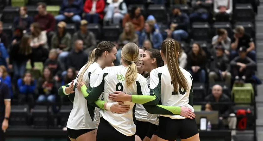 RDP Queens Volleyball huddle